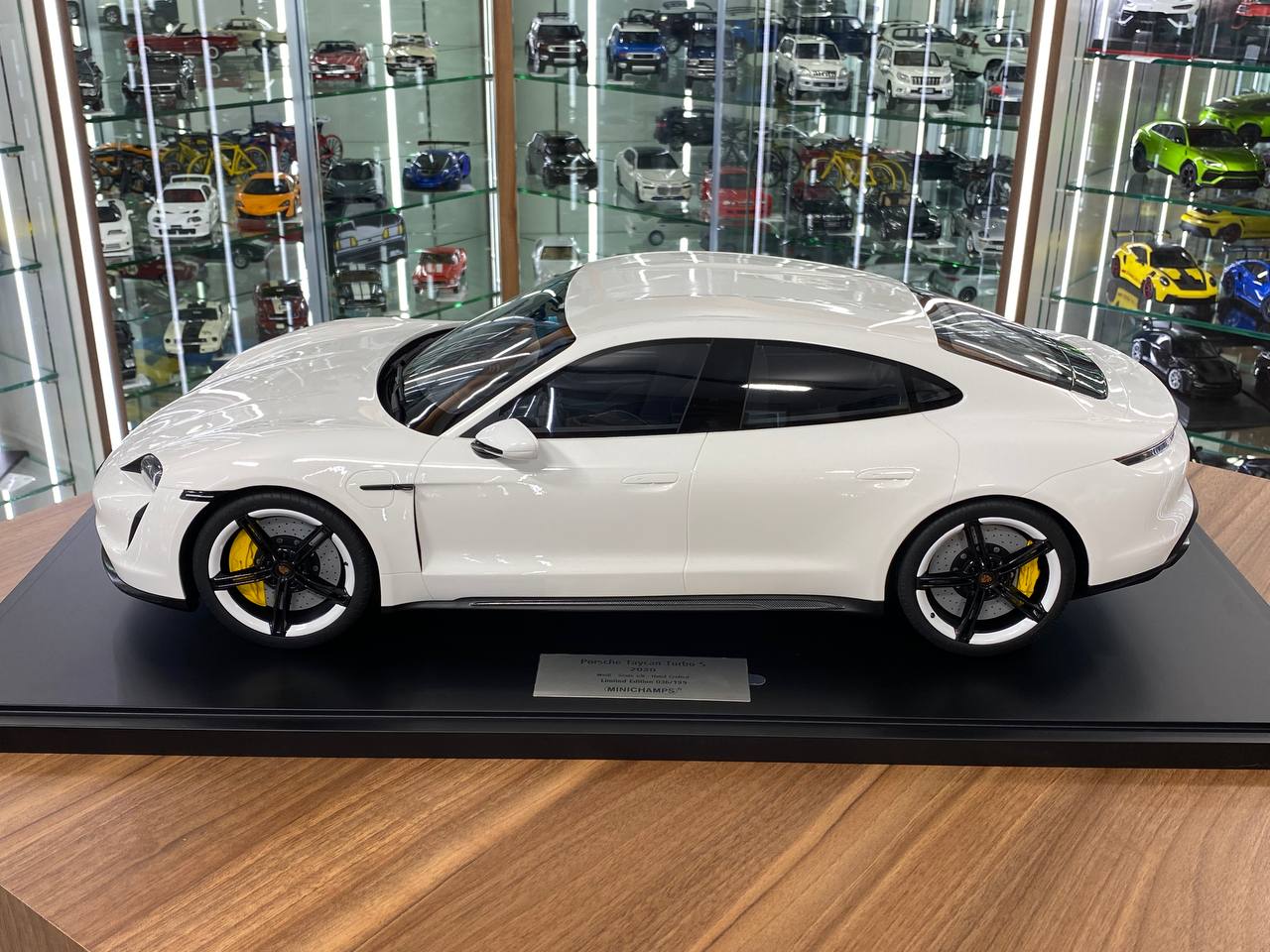 1/8 Resin MINICHAMPS Porsche Taycan turbo S  2020 Pearl White Limited-199 pcs