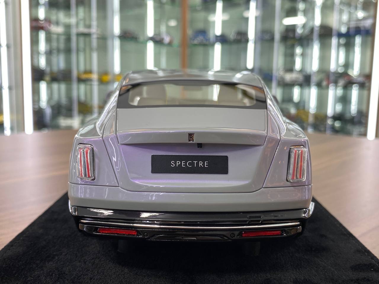 1/18 Resin Model - Rolls Royce Spectre Pearl White by DF Model