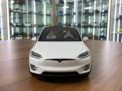 Tesla Model X P100D [1/18 Diecast White]