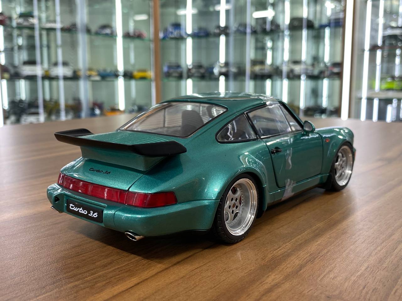 1/18 Diecast Porsche 911 Turbo 964 Green by Solido Model Car