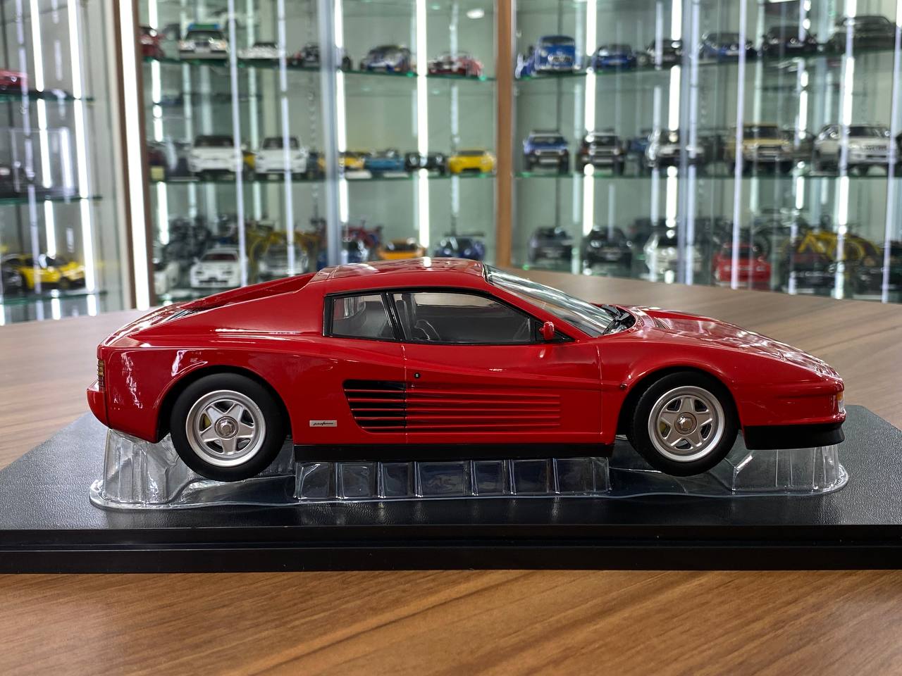 1/18 Resin Ferrari Testarossa 1984 Red by KK Models