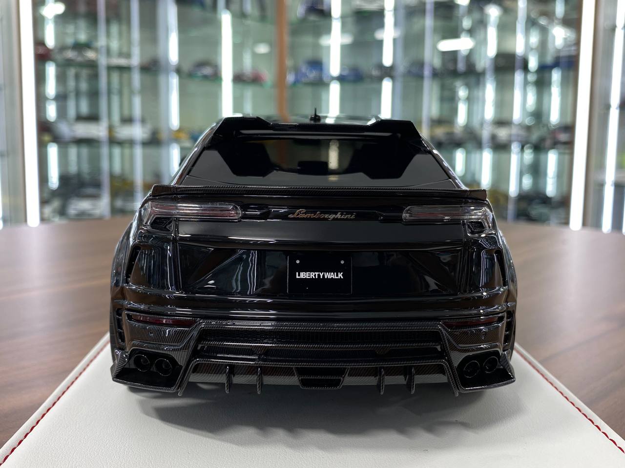 1/18 Resin Model  - IVY Model Lamborghini URUS LB Works (Metallic Black)