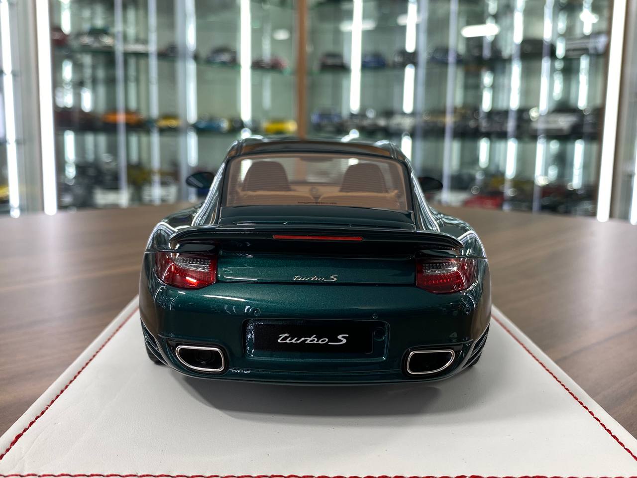 1:18 Resin - Porsche 911 Turbo S (997.2) Dark Green with Brown Interior by Ivy Model