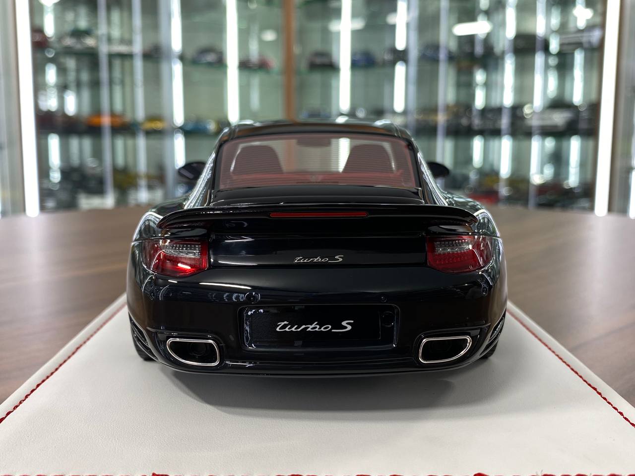 1:18 Resin Porsche 911 Turbo S (997.2) Black with Red Interior Ivy Model