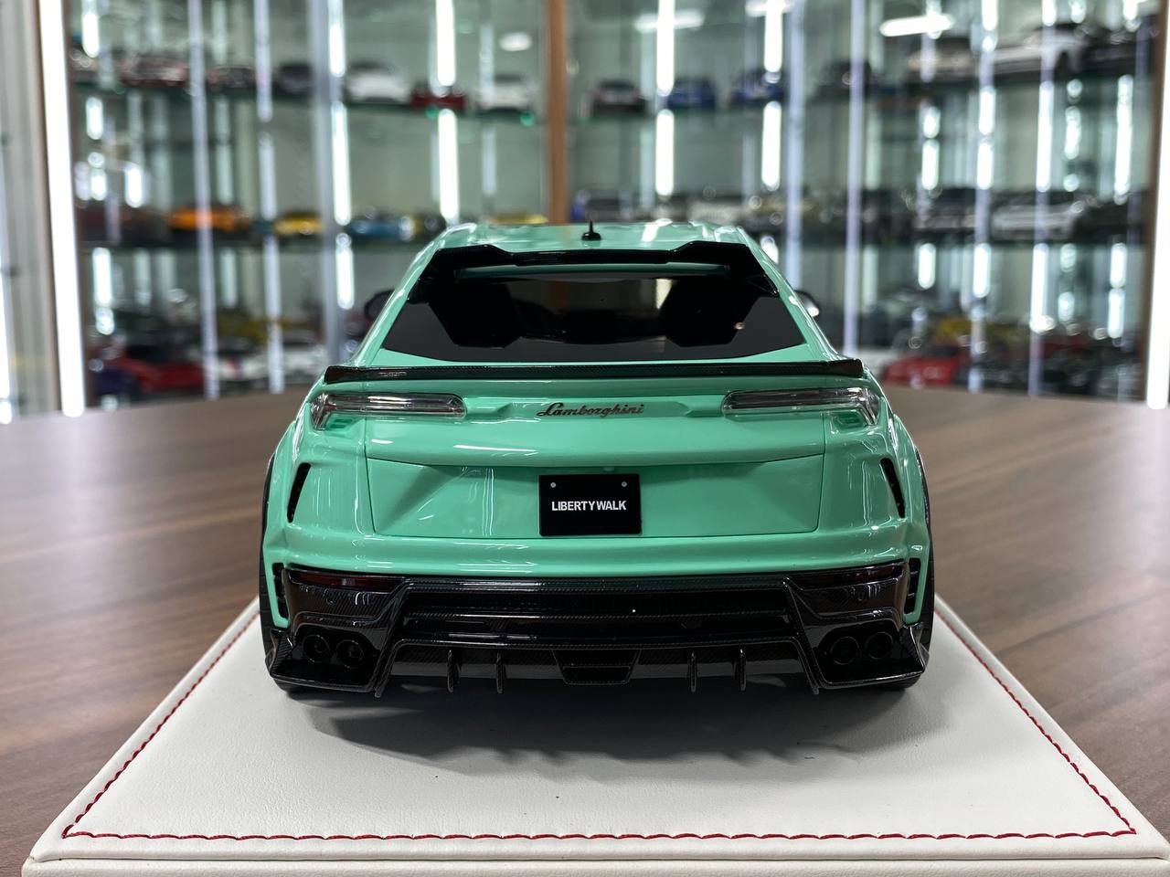 1:18 Resin Model - Lamborghini Urus LB Works by IVY Model (Tiffany)