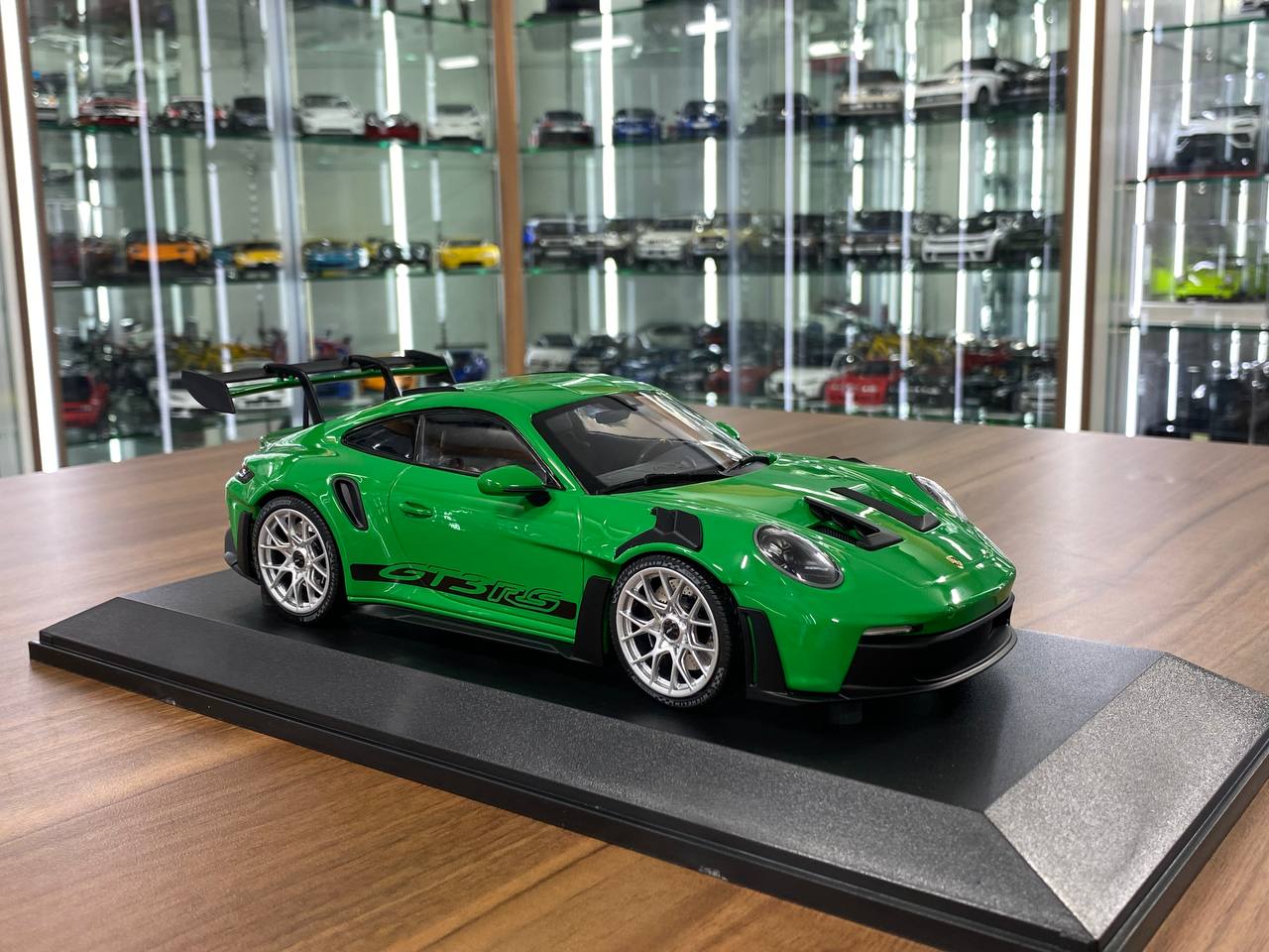 1:18 Diecast Model - Porsche 911 GT3 RS 2023 by Minichamps (Green with Silver Wheels)