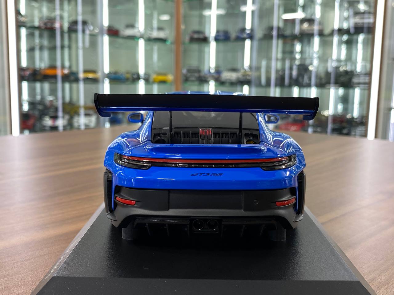 1:18 Diecast – Minichamps Porsche 911 (992) GT3 RS (2023) in Blue with Silver Wheels