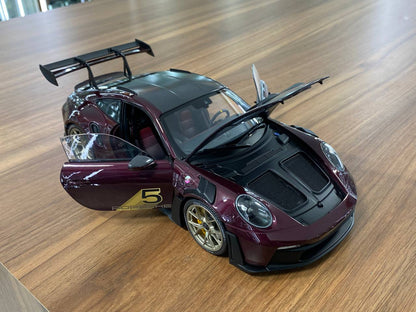 1:18 Diecast – Minichamps Porsche 911 (992) GT3 RS 2024 Weissach Paket in Purple