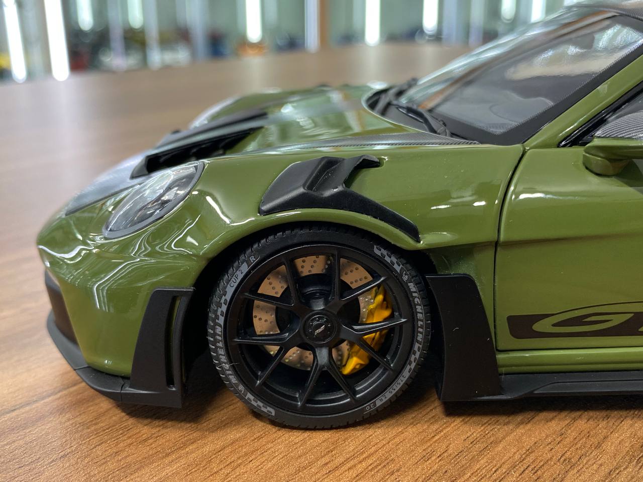 1:18 Diecast – Minichamps Porsche 911 (992) GT3 RS 2024 Weissach Paket Nato Olive with Black wheels