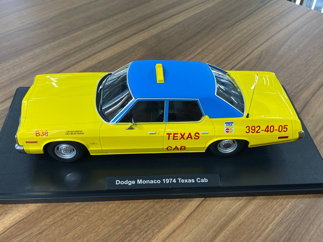 1:18 Diecast – KK Scale Dodge Monaco 1974 Texas Cab