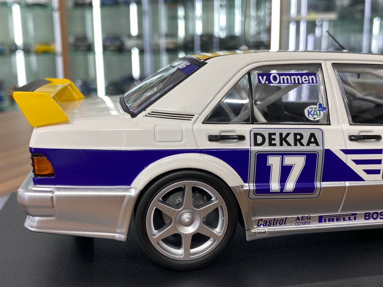 1:18 Diecast – Minichamps Mercedes-Benz 190E 2.5-16 Evo 1 Jörg van Ommen DTM 199