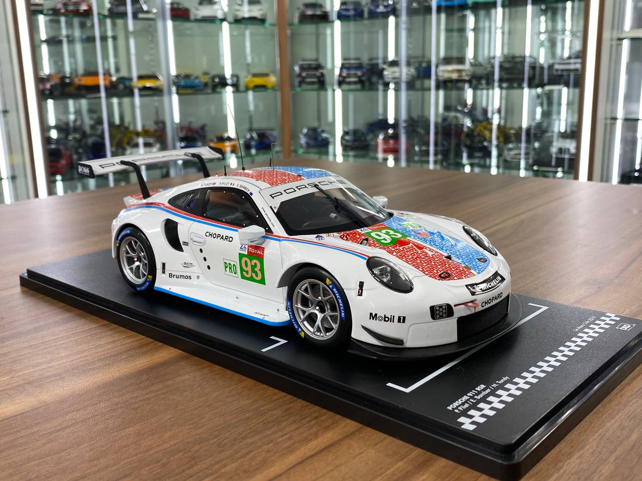 1:18 Diecast – IXO Models Porsche 911 RSR #93 Le Mans 24H 2019 (P. Pilet / E. Bamber / N. Tandy)