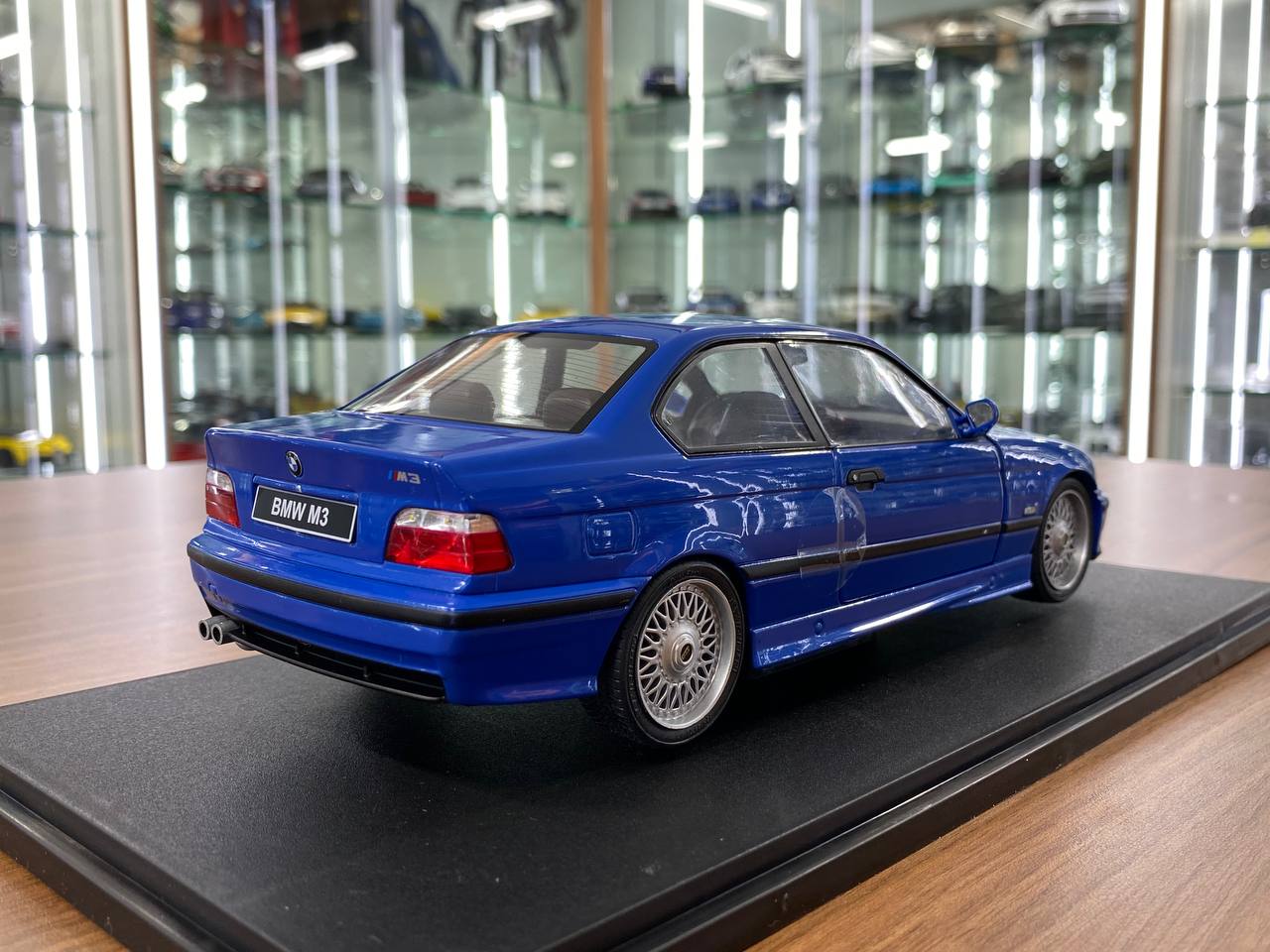 1/18 Diecast Solido BMW M3 E36 Coupe 1990 in blue with black interior