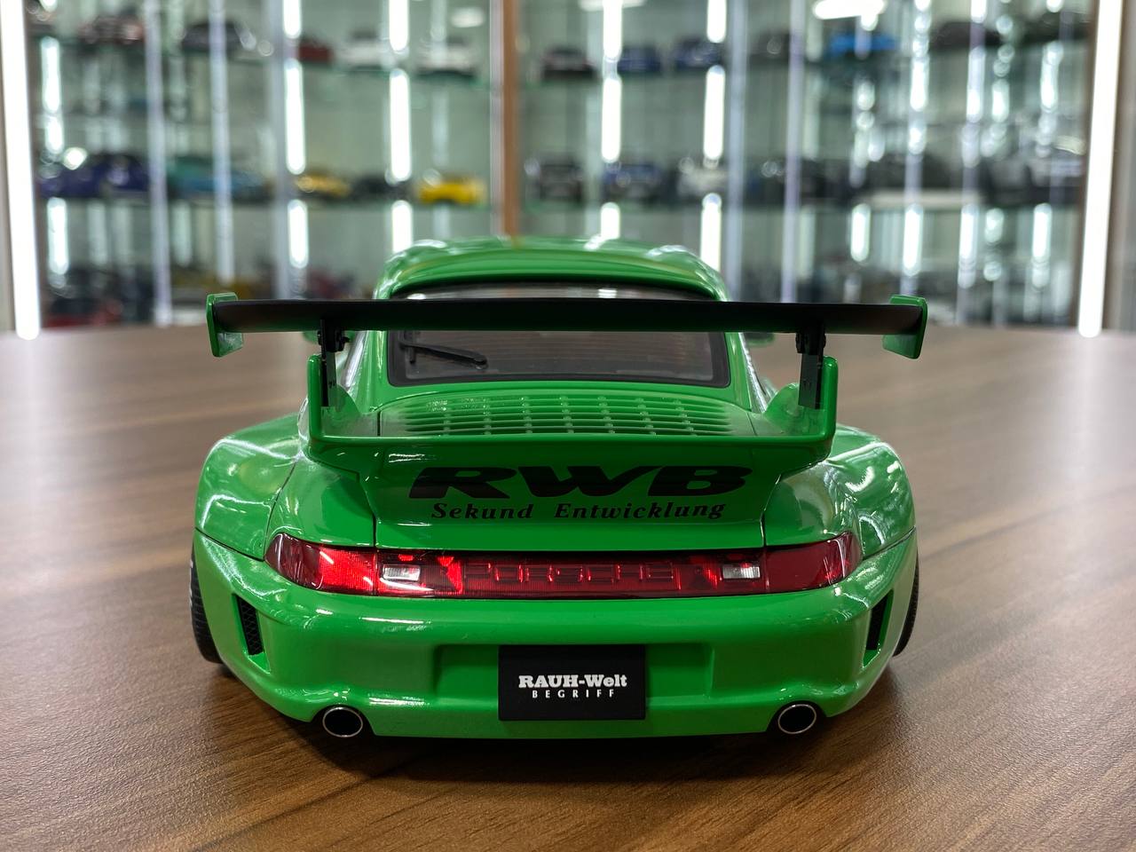 1:18 Diecast Full Opening – AUTOart Porsche RWB 993 (Green / Gun Grey Wheels)