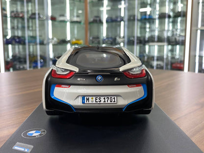 1:18 Diecast Full Opening – Minichamps Dealer Edition BMW i8 – Crystal White