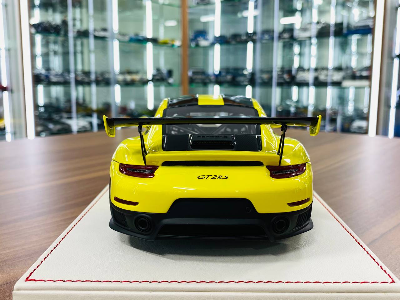 Davis & Giovanni Porsche 911 GT2 RS – 1/18 Resin Fluorescent Yellow, Limited 1 of 1