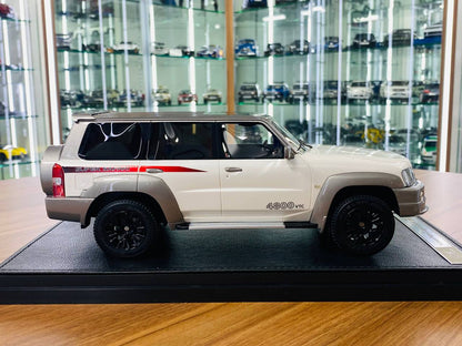 1/18 Nissan Patrol Super Safari Diecast White by IVY Models [Special Number 01/99]