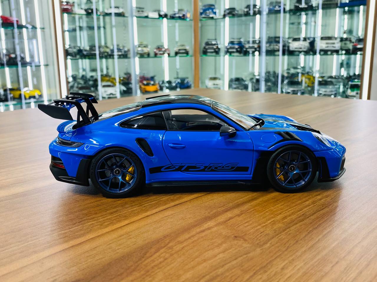 Porsche 911 (992) GT3 RS Weissach Package (2022)Norev [1/18 Diecast Shark Blue Limited Edition]