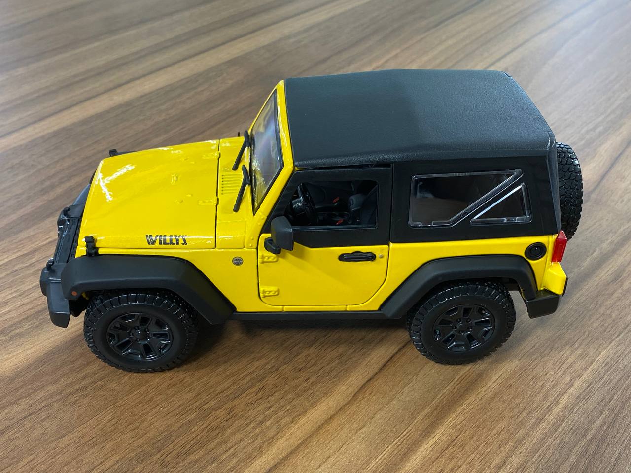 1/18 Diecast Maisto Jeep Wrangler 2014 Yellow