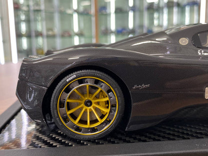 1/18 Resin Pagani Utopia in Carbon by VIP Models