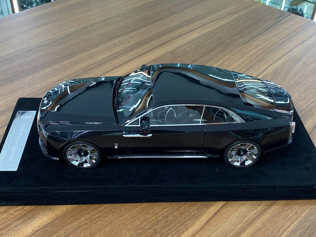 1/18 Resin Model - Rolls Royce Spectre Black by DF Model