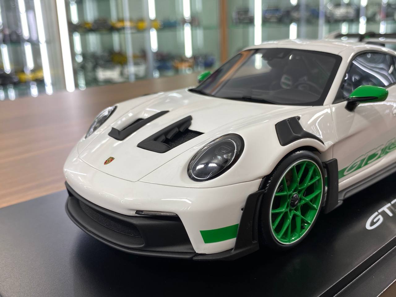 1/18 Resin Spark Models Porsche 911 GT3 RS White & Green Limited Edition