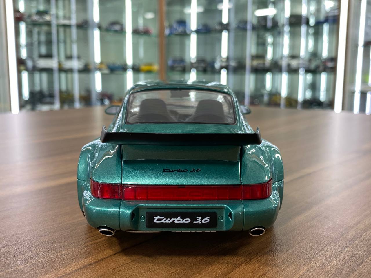 1/18 Diecast Porsche 911 Turbo 964 Green by Solido Model Car