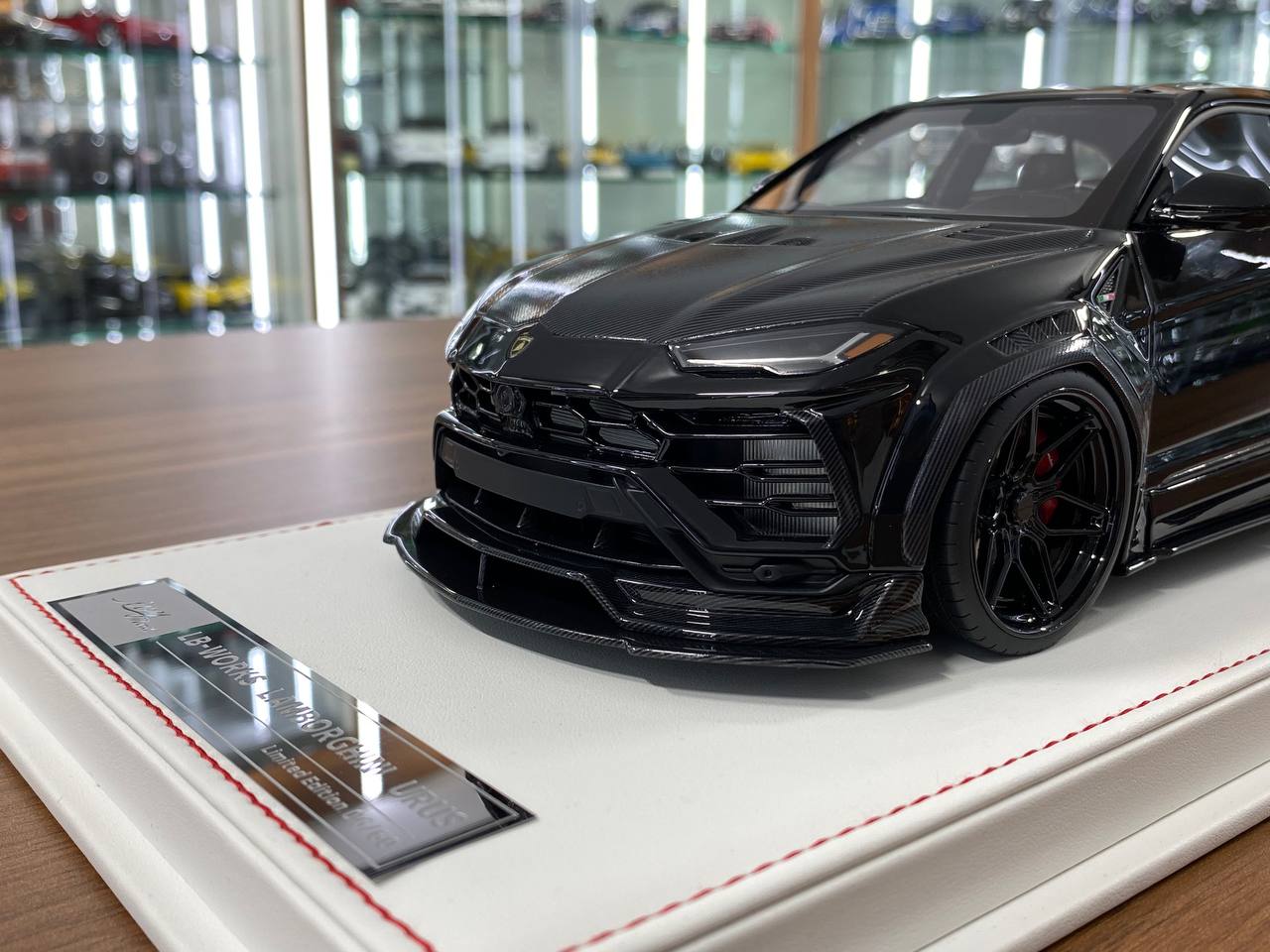 1/18 Resin Model  - IVY Model Lamborghini URUS LB Works (Metallic Black)