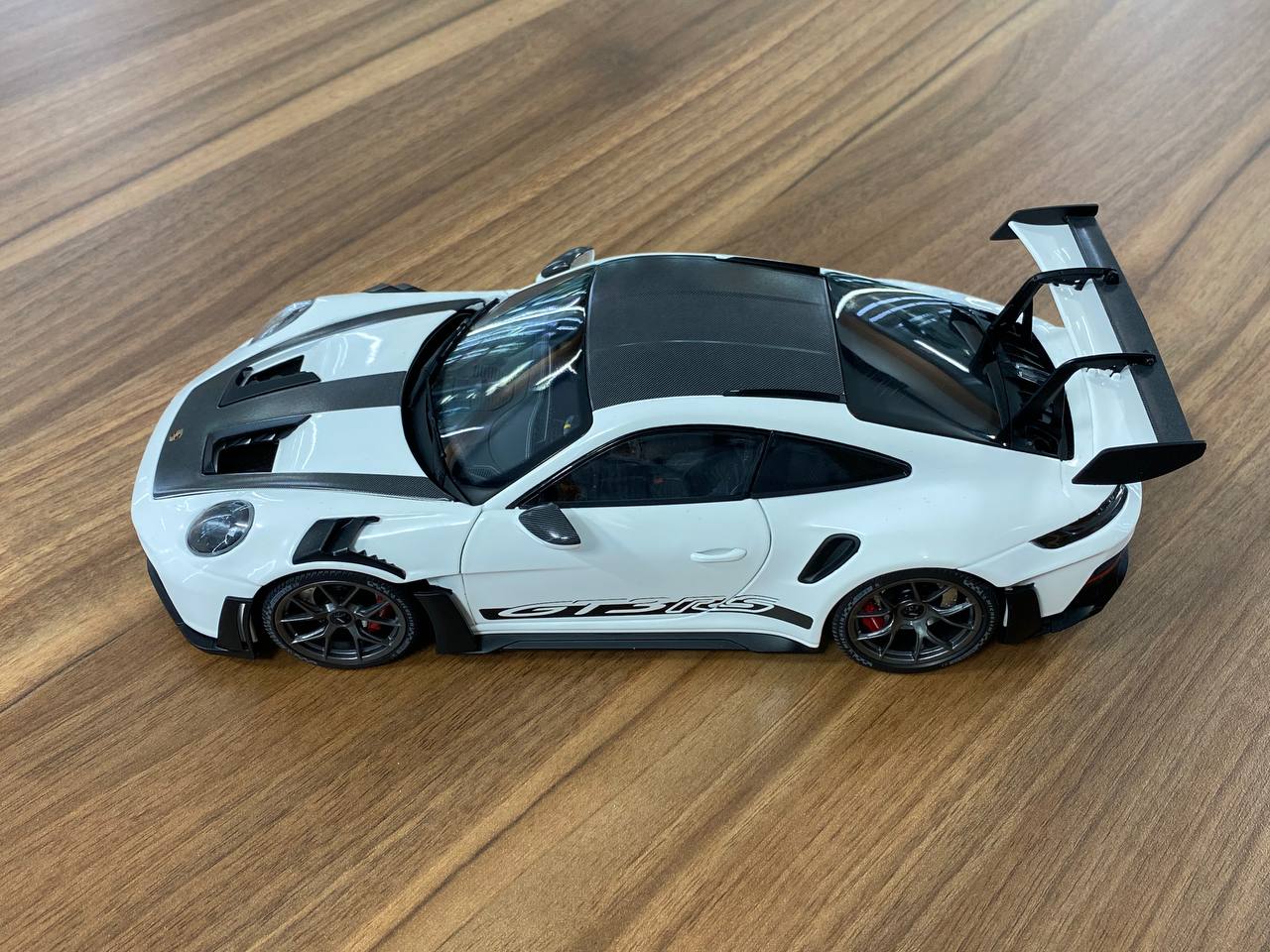 1:18 Diecast - Minichamps Porsche 911 GT3 RS 2022 Weissach Paket (White/Dark Silver Wheels)