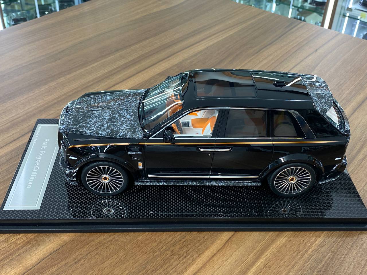 1:8 Resin Model - Custom Works Rolls Royce Cullinan Mansory Black