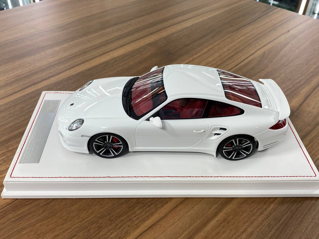 1:18 Resin Porsche 911 Turbo (997.2) White Exterior with Red Interior and Silver Rims Ivy Model