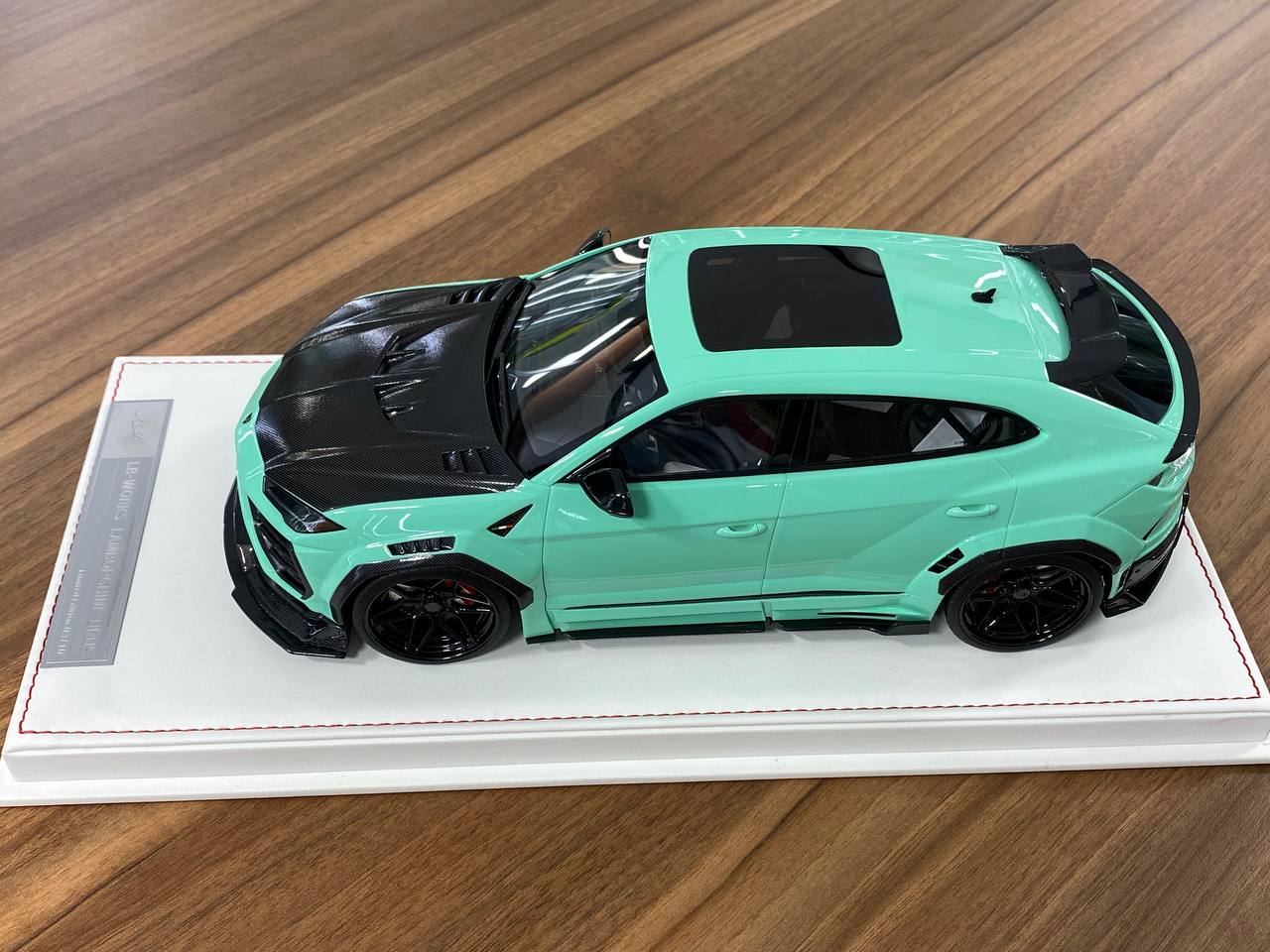 1:18 Resin Model - Lamborghini Urus LB Works by IVY Model (Tiffany)