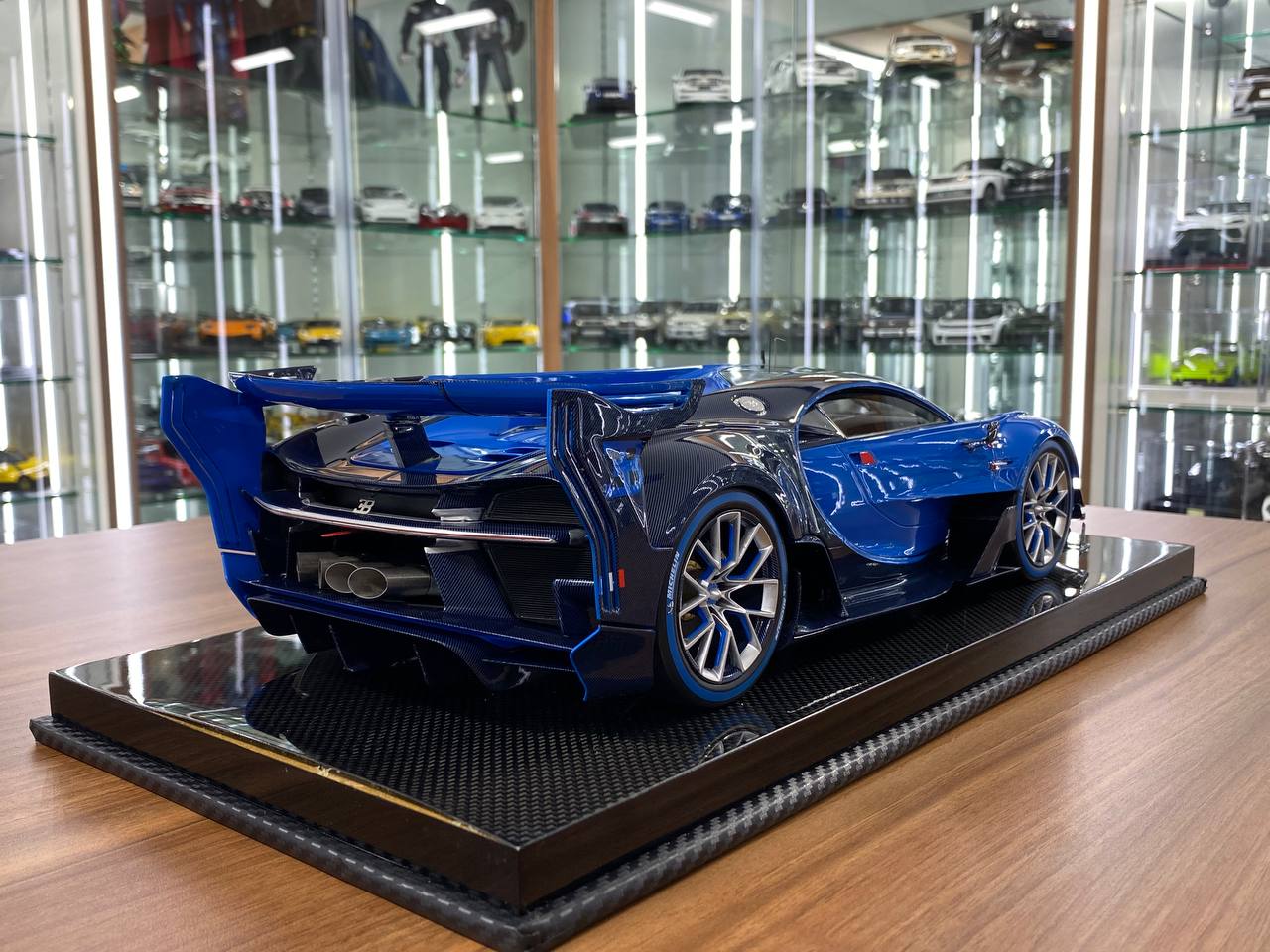 1/12 Resin Model - Bugatti Vision Gran Turismo by Look Smart (Light Blue Sport Racing Carbon)