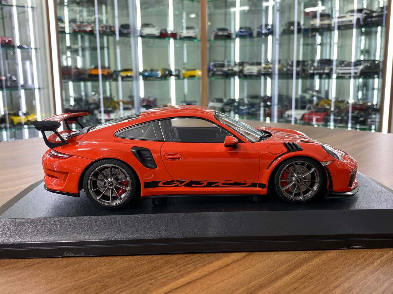 1:18 Diecast Model - Porsche 911 GT3 RS 2019 by Minichamps (Orange with Silver Wheels)