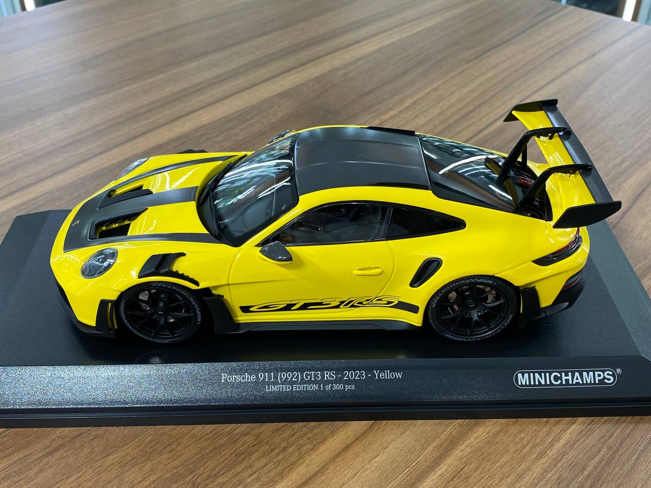 1:18 Diecast Model - Porsche 911 GT3 RS 2023 Weissach Paket by Minichamps