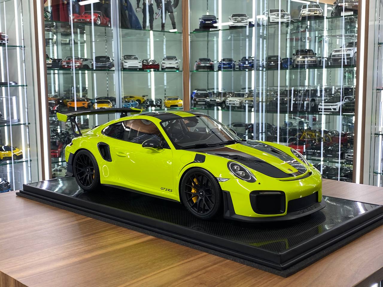 1:8 Resin Model – Dino Models Porsche 911 GT2 RS (Fluorescent Yellow)