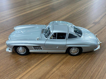 1:18 Diecast – Minichamps Mercedes-Benz 300 SL 1955 (Doors Opening)