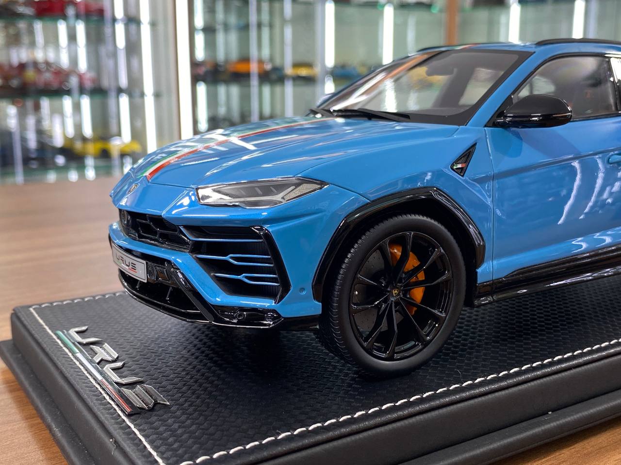 1:18 Resin Model – MR Collection Lamborghini Urus Gulf Blue / Italy Flag (1 of 1)