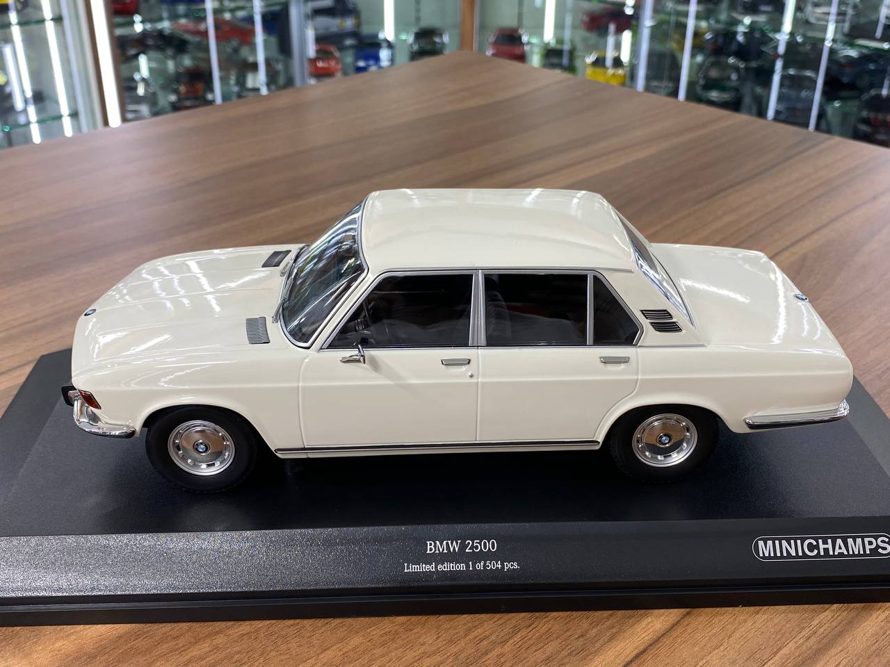 1:18 Diecast – Minichamps BMW 2500 (1968)