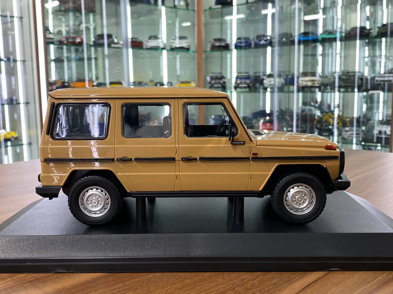 1/18 Diecast Minichamps Mercedes-Benz G-Model (LWB) 1980 Beige