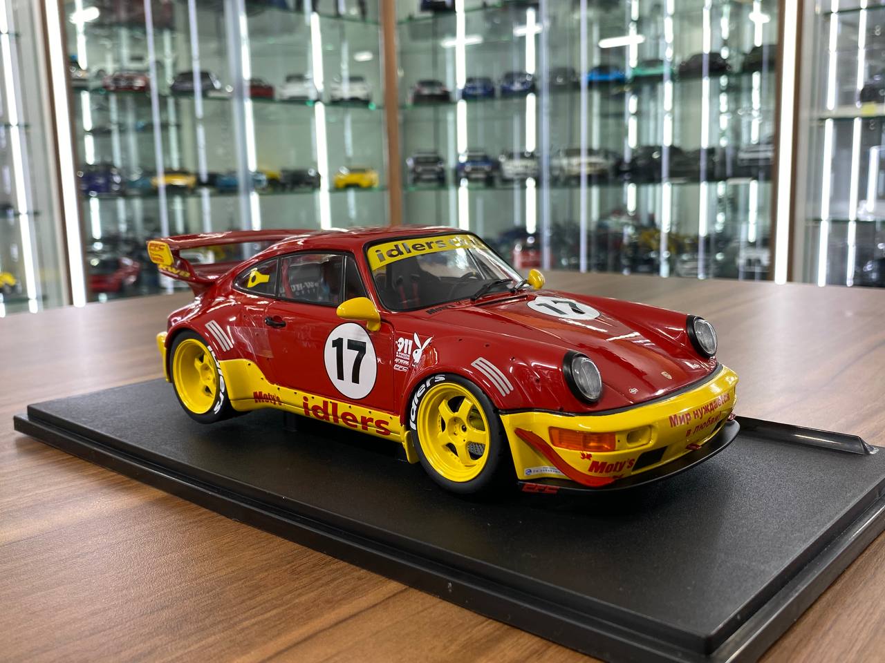 1/18 Diecast Solido Porsche RWB - MATY'S IDLERS 2016 #17 in Red/Yellow