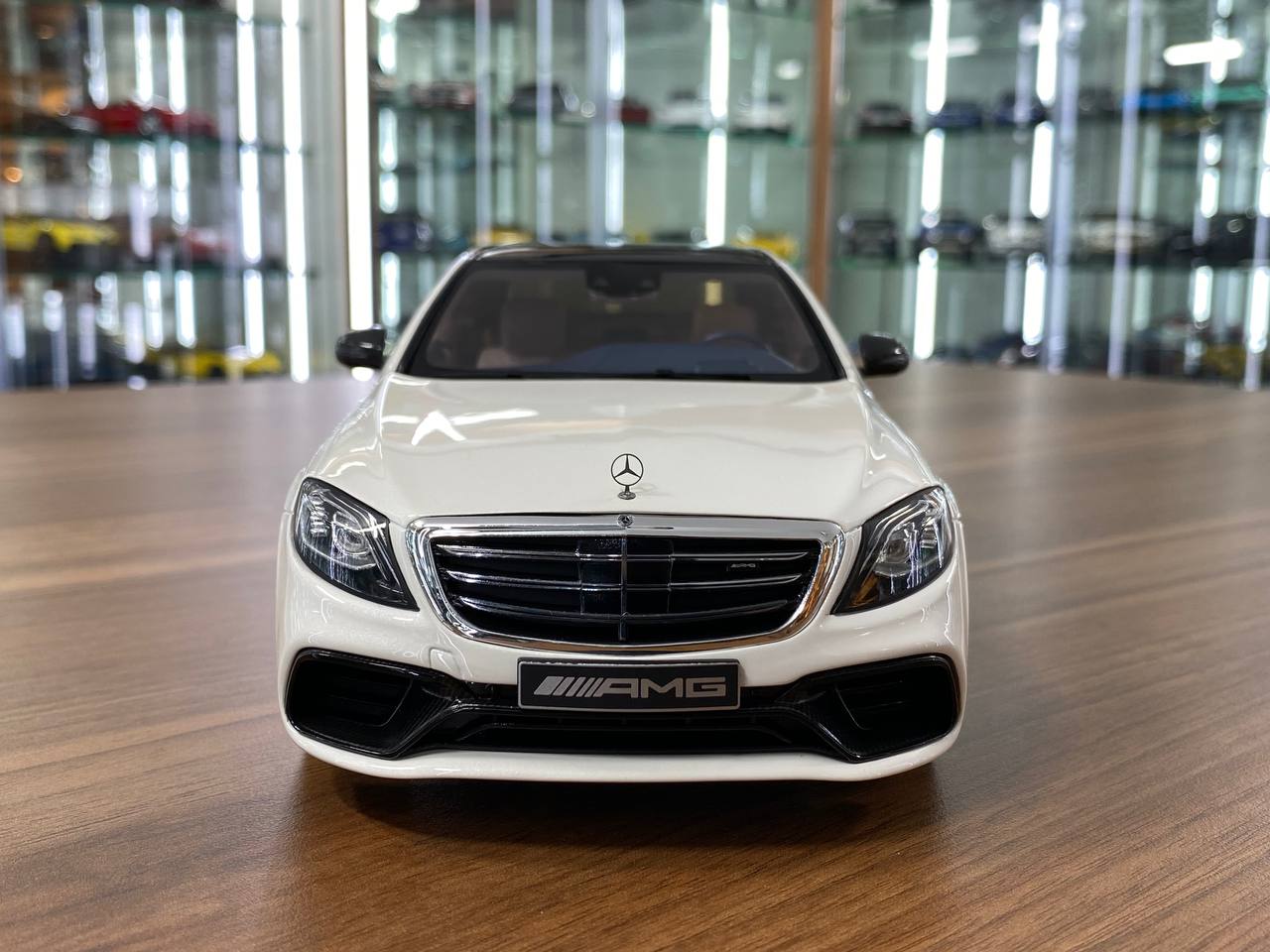 1:18 Resin Model – GT Spirit Dealer Edition Mercedes-Benz AMG S 63 (W222) 2018 – White (Limited Edition 1967)