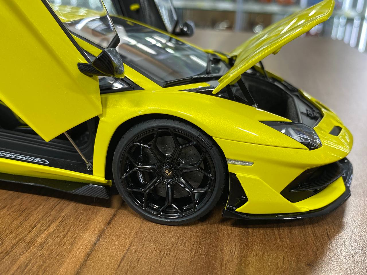 1:18 Diecast Metal AUTOart Lamborghini Aventador SVJ – Giallo Tenerife / Pearl Yellow