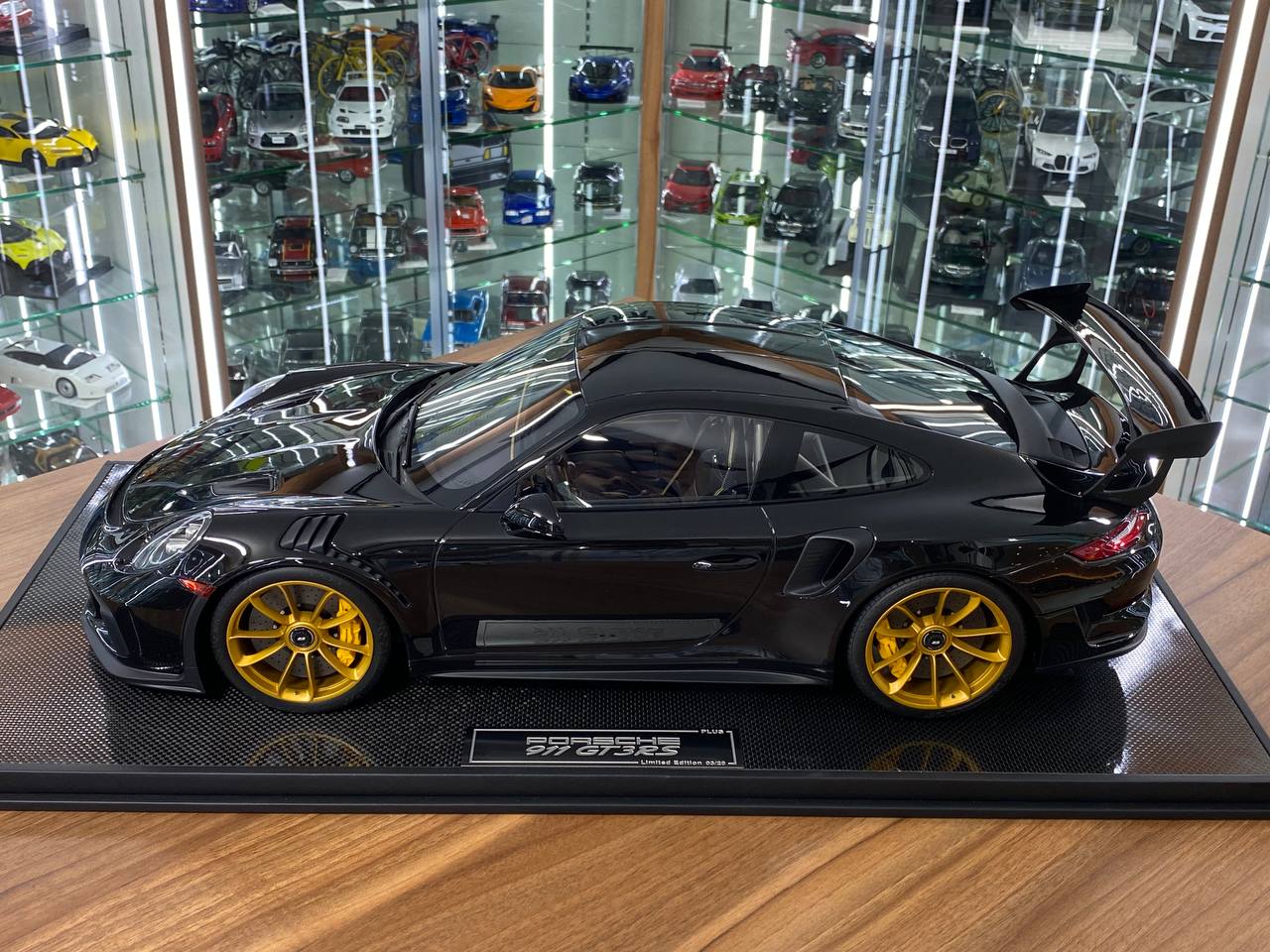 1/8 Resin Model – Dino Models Porsche 911 GT3 RS (Black/Gold Rim) – Limited 20 pcs