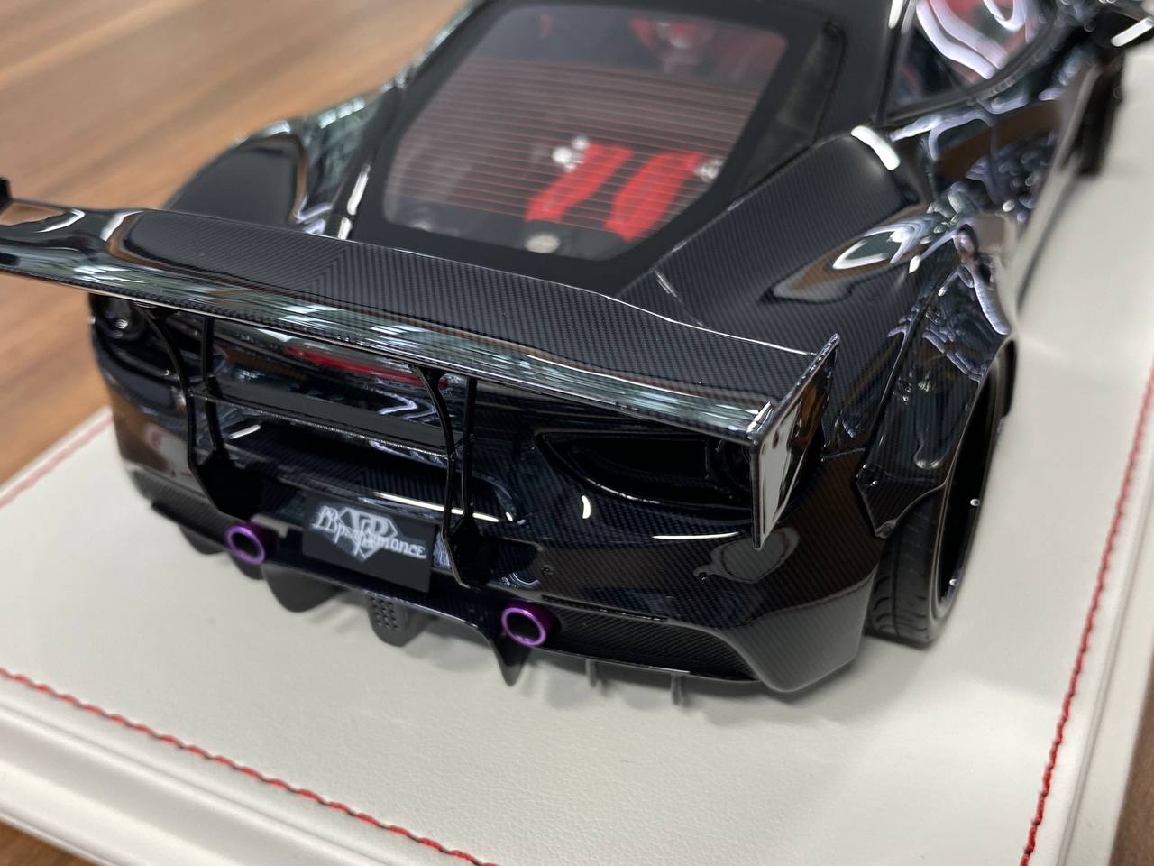 1:18 Resin Model - Davis & Giovanni Ferrari 488 GTB (Gloss Black Carbon / Calvin) - Limited 1 of 1