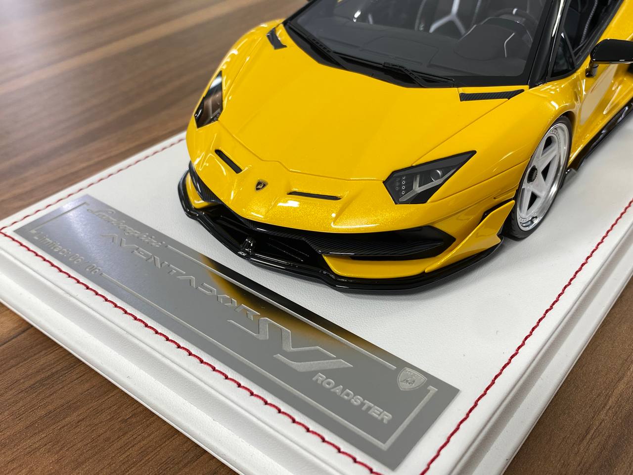 1:18 Resin Model - Davis & Giovanni Lamborghini Aventador SVJ Roadster - Giallo Orion