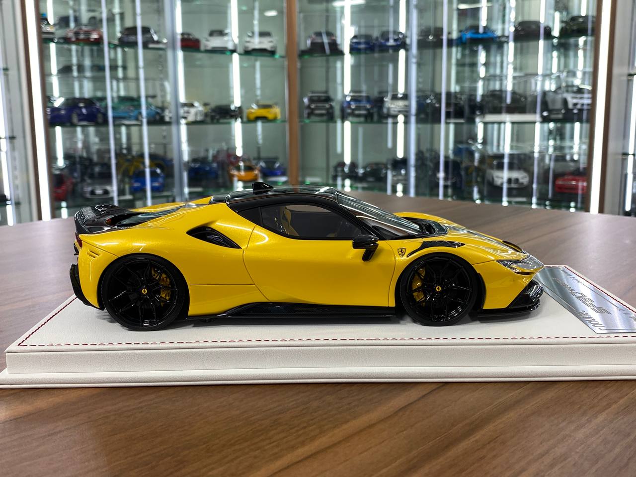 1:18 Resin Model - Davis & Giovanni Ferrari SF90 Stradale Novitec - Giallo Tristrato