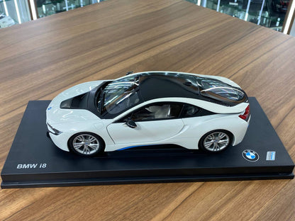 1:18 Diecast Full Opening – Minichamps Dealer Edition BMW i8 – Crystal White