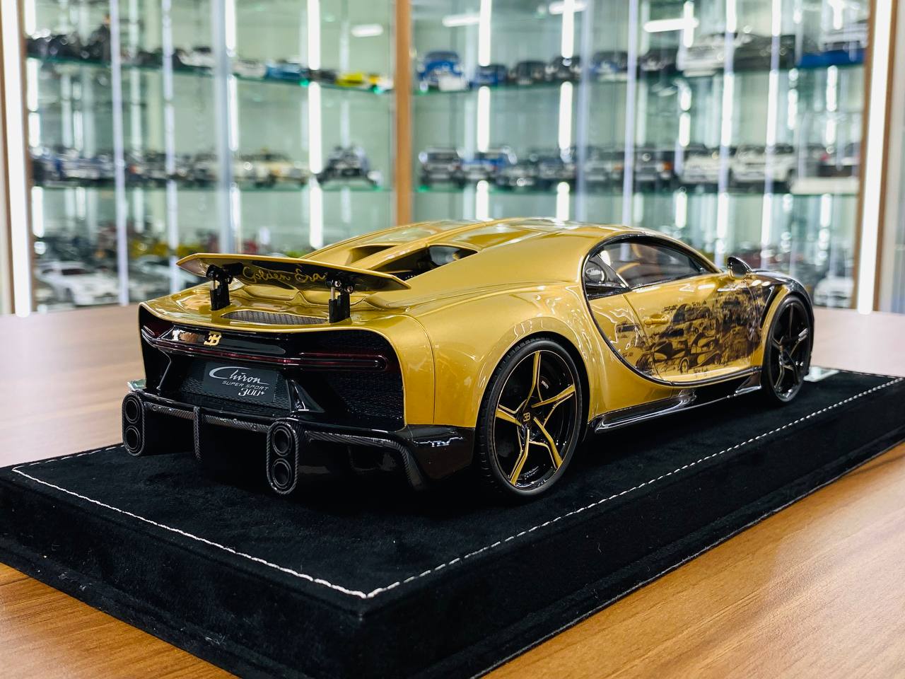 H&H Bugatti Chiron Super Sport 300+ - 1/18 Resin Model, Golden Era, Limited to 30 Pieces