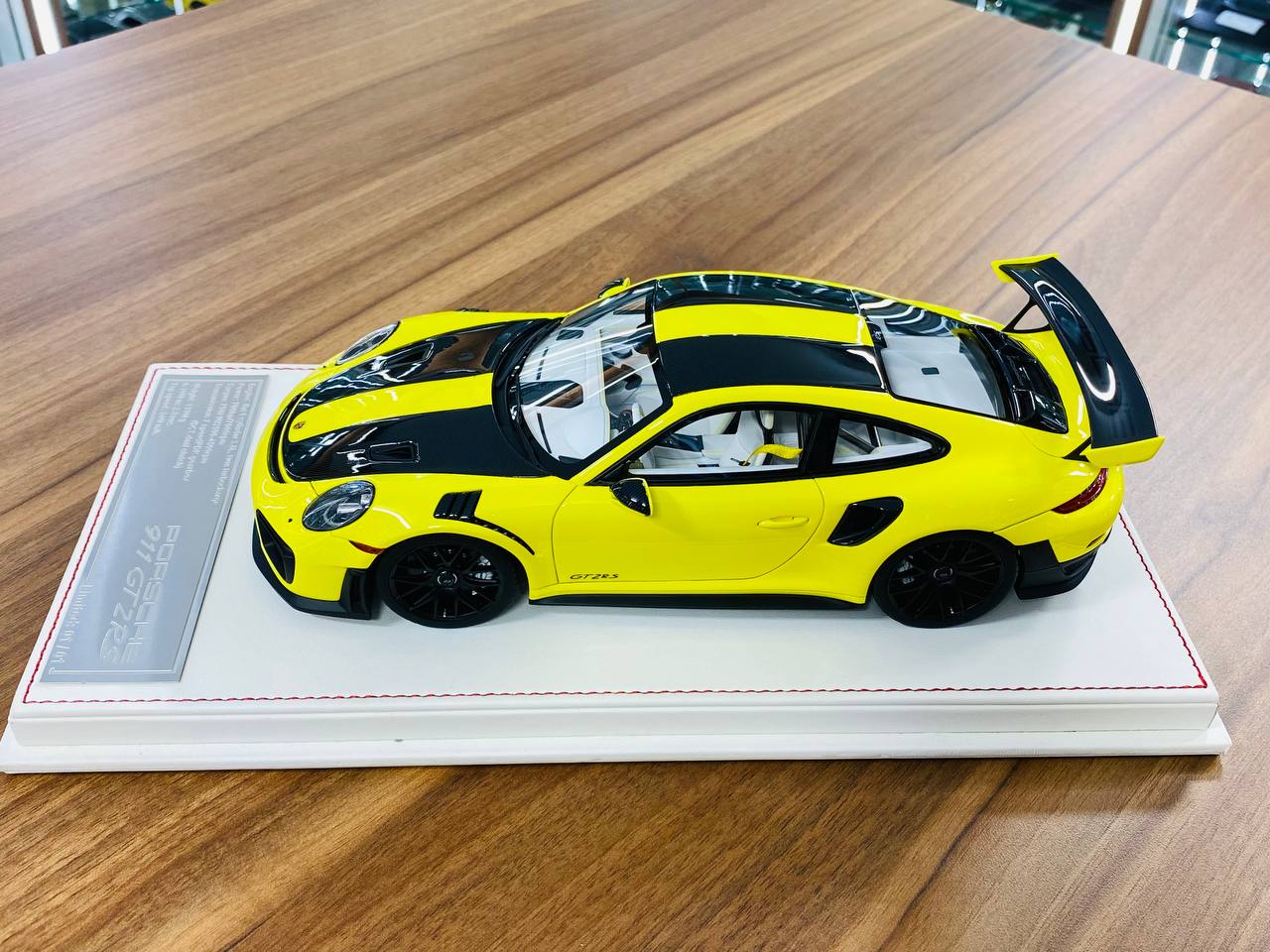 Davis & Giovanni Porsche 911 GT2 RS – 1/18 Resin Fluorescent Yellow, Limited 1 of 1